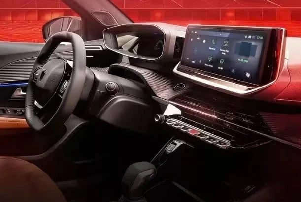 Bên trong khoang cabin, Peugeot 2008 Iconic Limited có những điều chỉnh rõ rệt so với các phiên bản cao hơn. 
