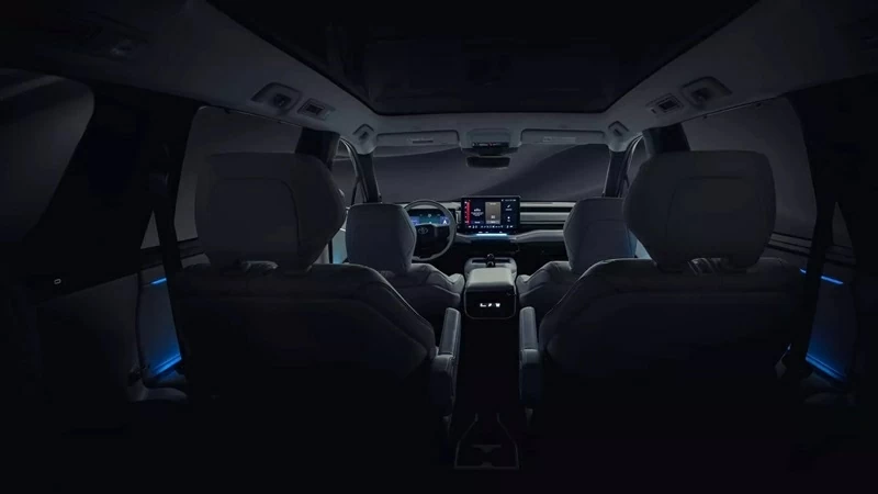 Hình ảnh úp mở nội thất của mẫu SUV điện ba hàng ghế mới từ Toyota.