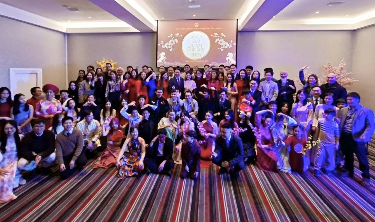 Không gian sum vầy ấm áp, đậm đà hồn Tết Việt tại Xuân quê hương đầu tiên ở Ireland Không gian sum vầy ấm áp, đậm đà hồn Tết Việt tại Xuân quê hương đầu tiên ở Ireland