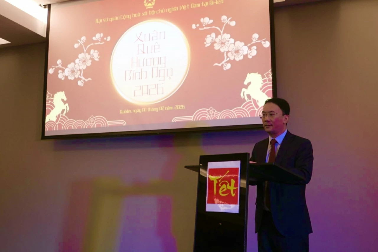 Không gian sum vầy ấm áp, đậm đà hồn Tết Việt tại Xuân quê hương đầu tiên ở Ireland Không gian sum vầy ấm áp, đậm đà hồn Tết Việt tại Xuân quê hương đầu tiên ở Ireland