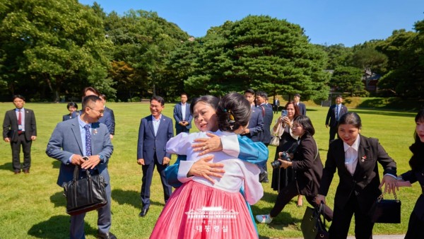 Chúng tôi sống cùng những khoảnh khắc đối ngoại