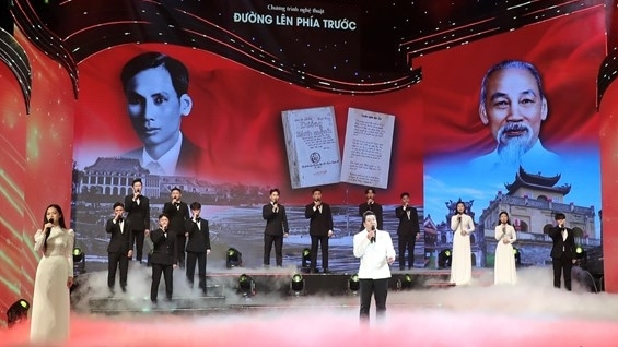 Chương trình nghệ thuật 'Đường lên phía trước' lan tỏa niềm tin và khát vọng phát triển đất nước