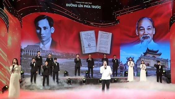 Chương trình nghệ thuật 'Đường lên phía trước' lan tỏa niềm tin và khát vọng phát triển đất nước
