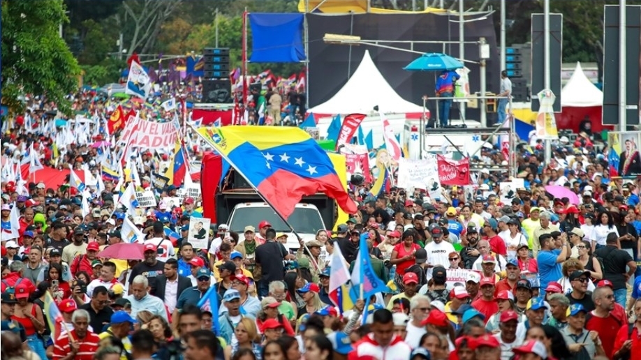 Tình hình Venezuela: Tuần hành tại Caracas và Mexico yêu cầu trả tự do cho Tổng thống Maduro, quân đội ủng hộ hòa giải dân tộc