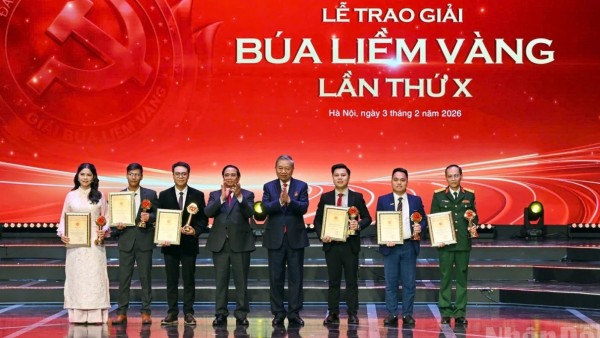 Tuyên dương 96 bí thư chi bộ xuất sắc và vinh danh 82 tác phẩm báo chí đoạt Giải Búa liềm vàng lần thứ X
