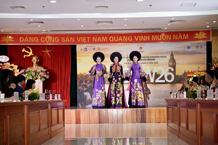 Áo dài Fashion Week London 2026: Đưa biểu tượng văn hóa Việt vào dòng chảy thời trang thế giới