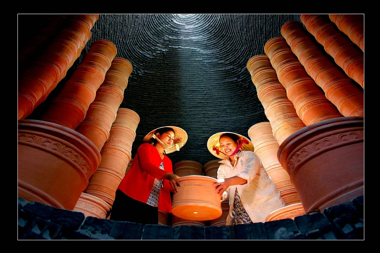 Gốm đỏ Vĩnh Long. (Ảnh: Huỳnh Thanh Thiện)