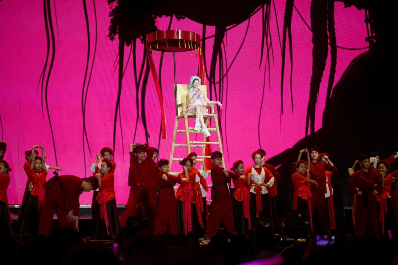 Hòa Minzy: Kể chuyện quê hương bằng âm nhạc