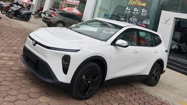 Xe điện VinFast VF MPV 7 về đại lý, sẵn sàng bàn giao cho khách Việt