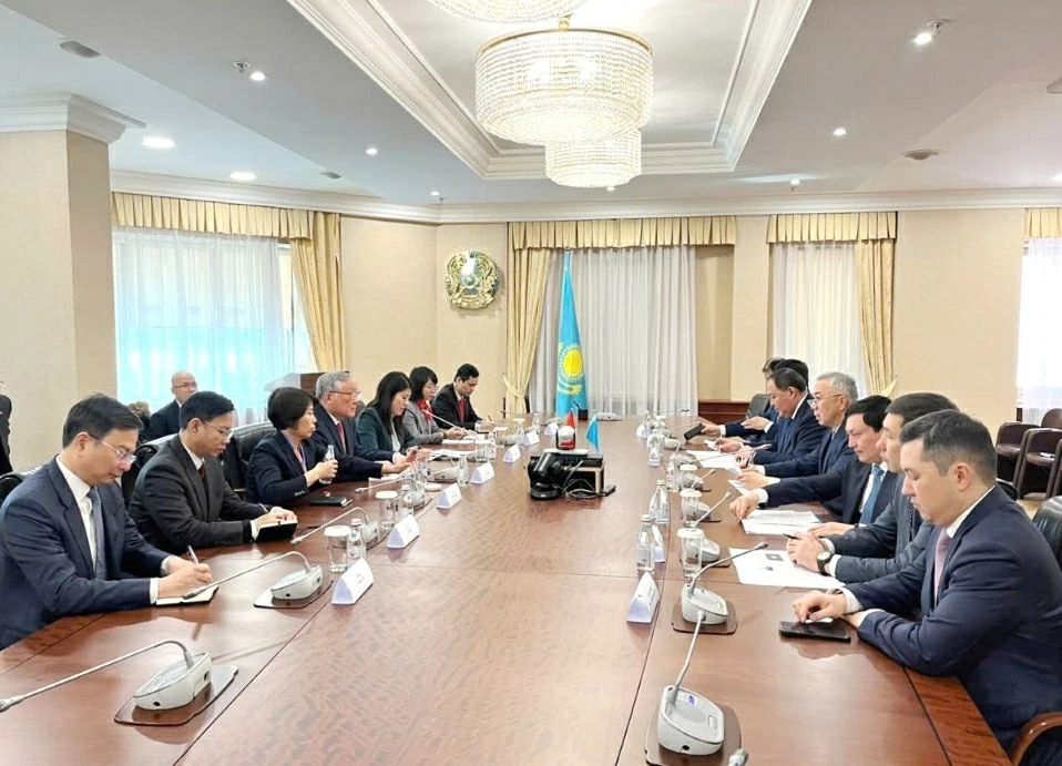 Kazakhstan hy vọng Trung tâm tài chính quốc tế tại Việt Nam thu hút được nhiều vốn nước ngoài Kazakhstan hy vọng Trung tâm tài chính quốc tế tại Việt Nam thu hút được nhiều vốn nước ngoài