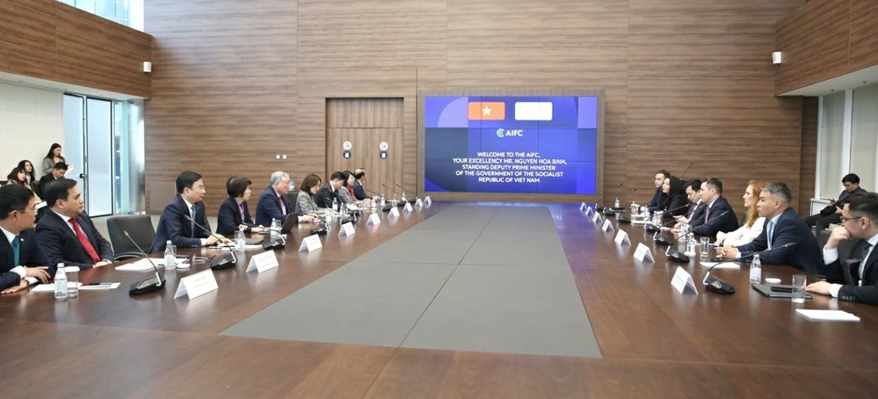 Kazakhstan hy vọng Trung tâm tài chính quốc tế tại Việt Nam thu hút được nhiều vốn nước ngoài Kazakhstan hy vọng Trung tâm tài chính quốc tế tại Việt Nam thu hút được nhiều vốn nước ngoài