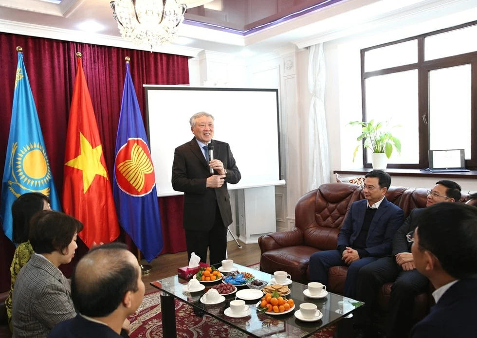 Kazakhstan hy vọng Trung tâm tài chính quốc tế tại Việt Nam thu hút được nhiều vốn nước ngoài Kazakhstan hy vọng Trung tâm tài chính quốc tế tại Việt Nam thu hút được nhiều vốn nước ngoài