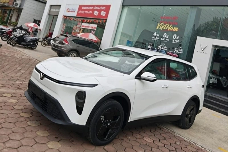 Xe điện VinFast VF MPV 7 về đại lý, sẵn sàng bàn giao cho khách Việt