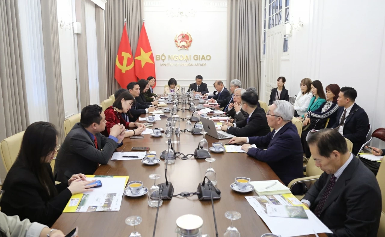 Toàn cảnh buổi làm việc giữa Ủy viên Trung ương Đảng, Thứ trưởng Thường trực Bộ Ngoại giao Nguyễn Minh Vũ đã tiếp Hiệp hội các nhà quản lý doanh nghiệp tỉnh Fukuoka. (Ảnh: Thành Long)