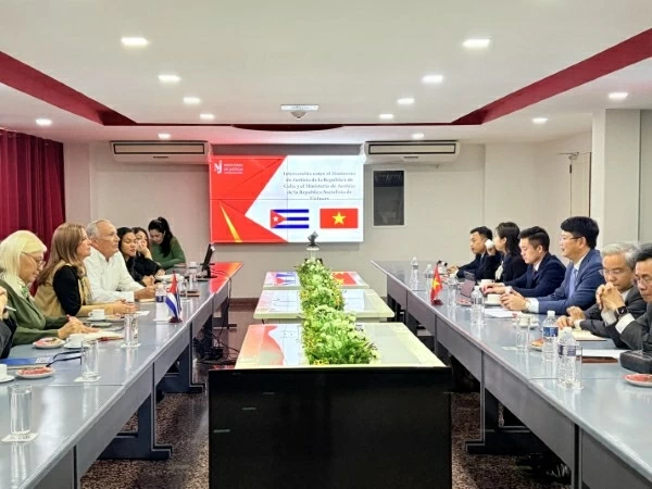 Củng cố, phát triển quan hệ hợp tác hữu nghị truyền thống về pháp luật, tư pháp giữa Việt Nam và Cuba Củng cố, phát triển quan hệ hợp tác hữu nghị truyền thống về pháp luật, tư pháp giữa Việt Nam và Cuba