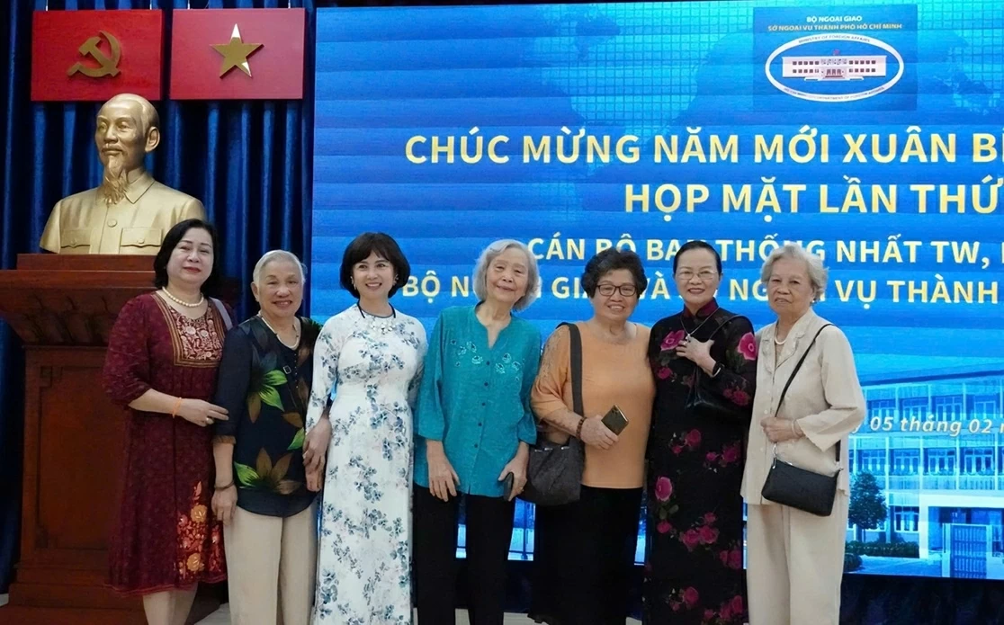 Sở Ngoại vụ TP. Hồ Chí Minh họp mặt truyền thống, đón mừng Xuân mới cho các cán bộ hưu trí