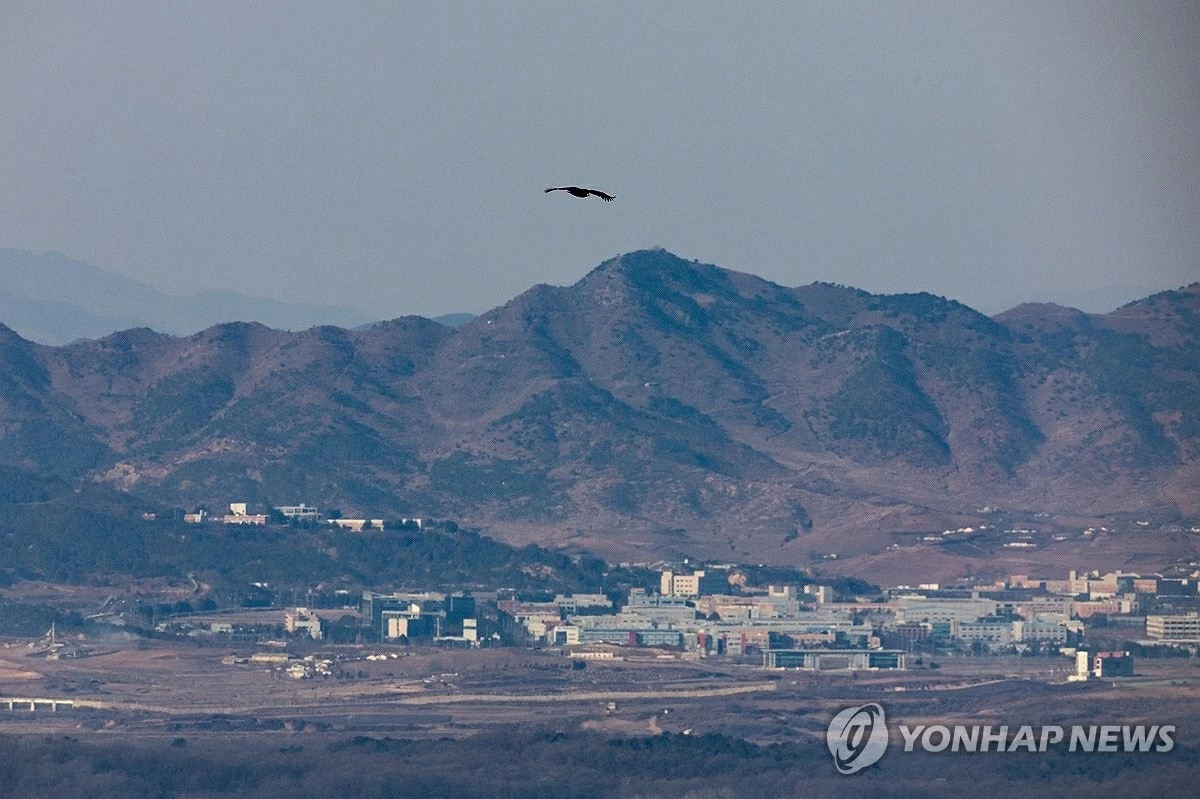 Bán đảo Triều Tiên: Hàn Quốc muốn quản lý chung một phần khu phi quân sự liên Triều, Mỹ thử nghiệm một hệ thống vũ khí Bán đảo Triều Tiên: Hàn Quốc muốn quản lý chung một phần khu phi quân sự liên Triều, Mỹ thử nghiệm một hệ thống vũ khí