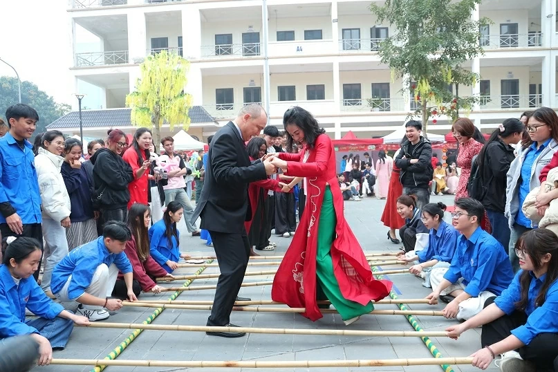 Điểm hẹn giao lưu Tết cổ truyền giữa sinh viên Hà Nội và bạn bè quốc tế