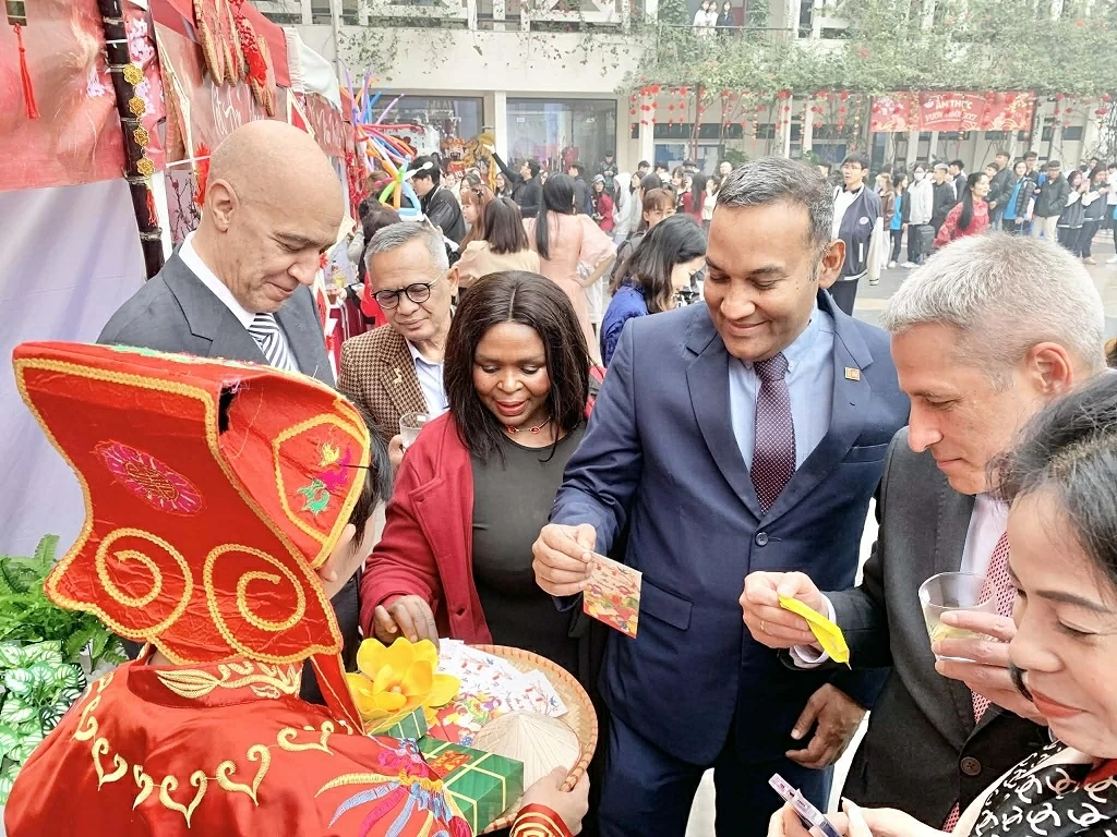 Điểm hẹn giao lưu Tết cổ truyền giữa sinh viên Hà Nội và bạn bè quốc tế