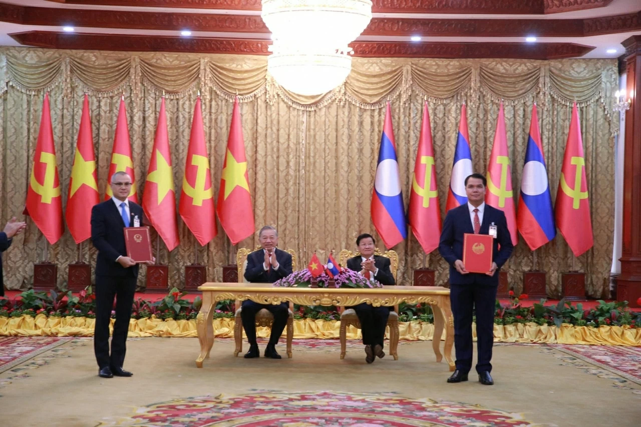 Phú Thọ tăng cường hợp tác địa phương, góp phần củng cố quan hệ hữu nghị vĩ đại, đoàn kết đặc biệt Việt Nam-Lào Phú Thọ tăng cường hợp tác địa phương, góp phần củng cố quan hệ hữu nghị vĩ đại, đoàn kết đặc biệt Việt Nam-Lào