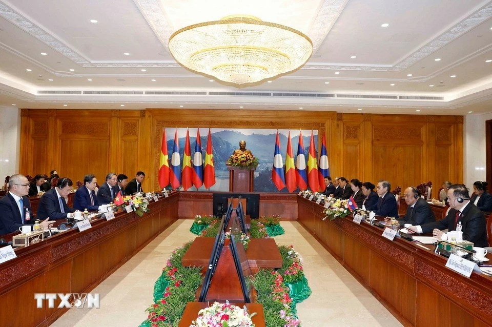 Chủ tịch Quốc hội Trần Thanh Mẫn hội kiến với Chủ tịch Quốc hội Lào Saysomphone Phomvihane