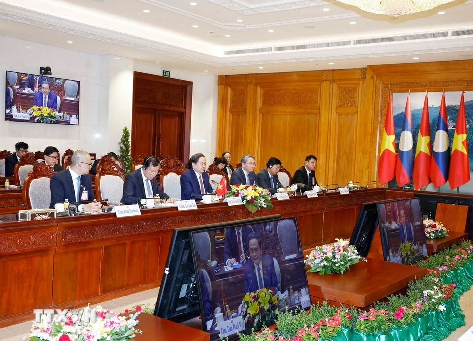 Chủ tịch Quốc hội Trần Thanh Mẫn hội kiến với Chủ tịch Quốc hội Lào Saysomphone Phomvihane