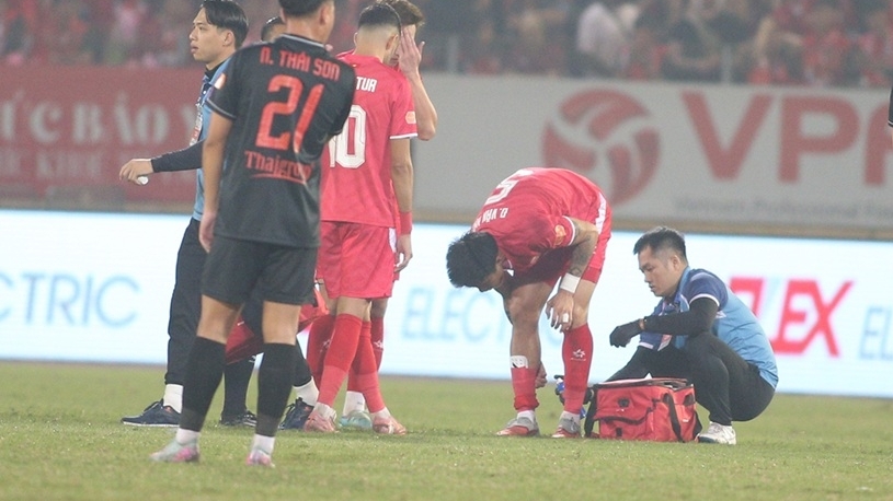 CAHN 'thở phào' với chấn thương của Văn Hậu