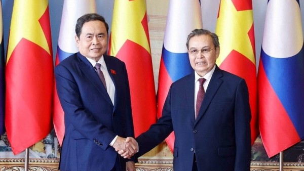 Chủ tịch Quốc hội Trần Thanh Mẫn hội kiến với Chủ tịch Quốc hội Lào Saysomphone Phomvihane