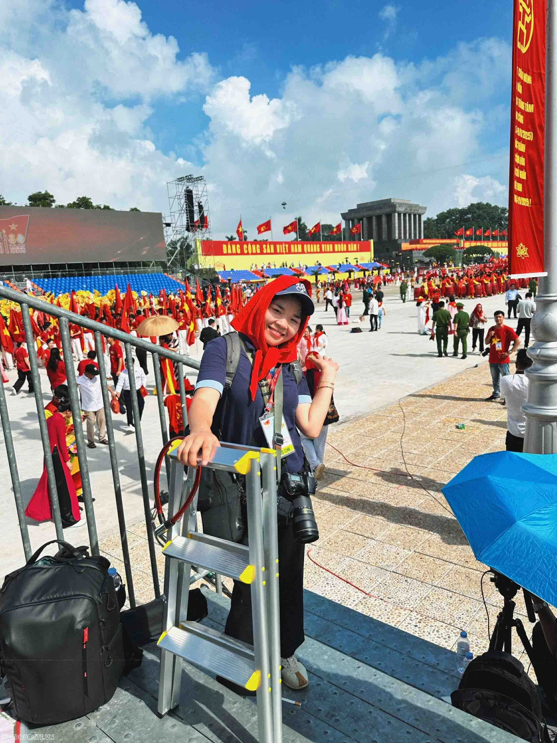 Cùng ống kính theo bước quân hành Cùng ống kính theo bước quân hành