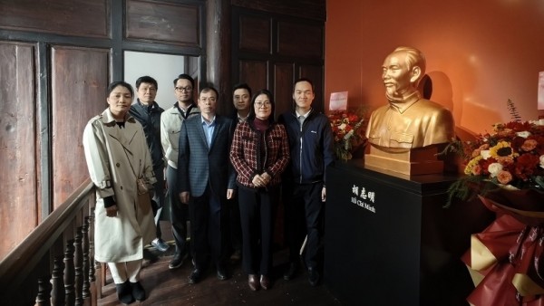 Vietnam Consulate General in Kunming pays tribute at Ho Chi Minh Memorial Site