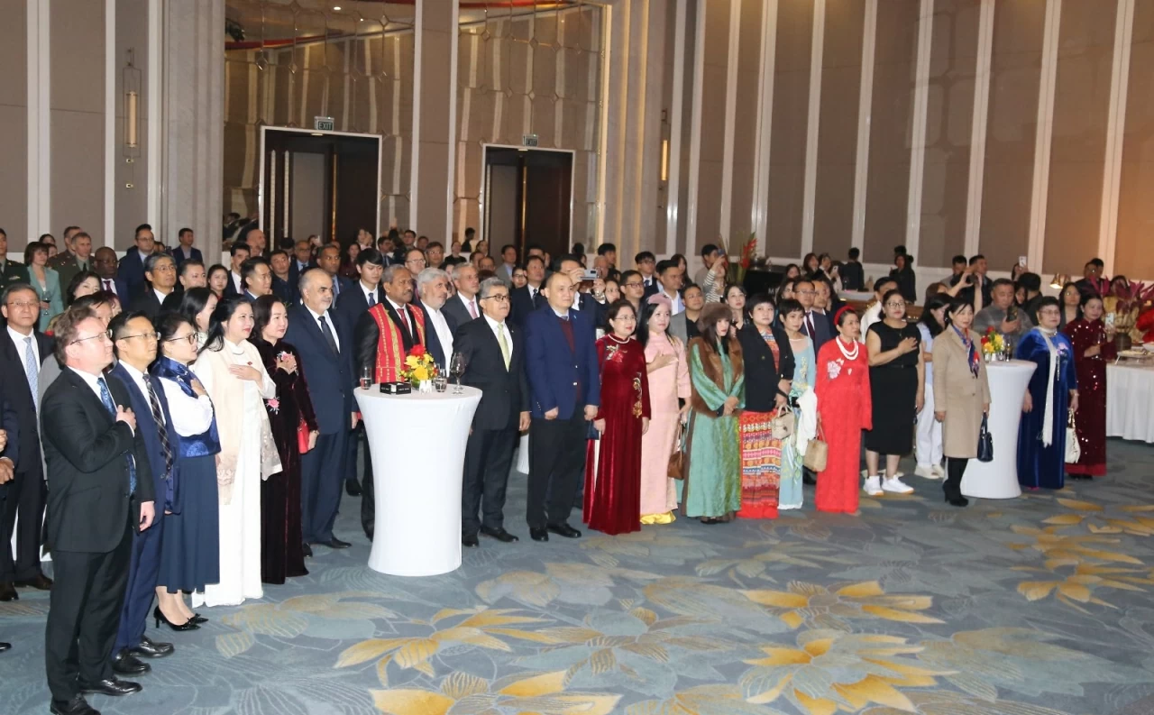 Các đại biểu tham dự buổi lễ. (Ảnh: Thành Long)