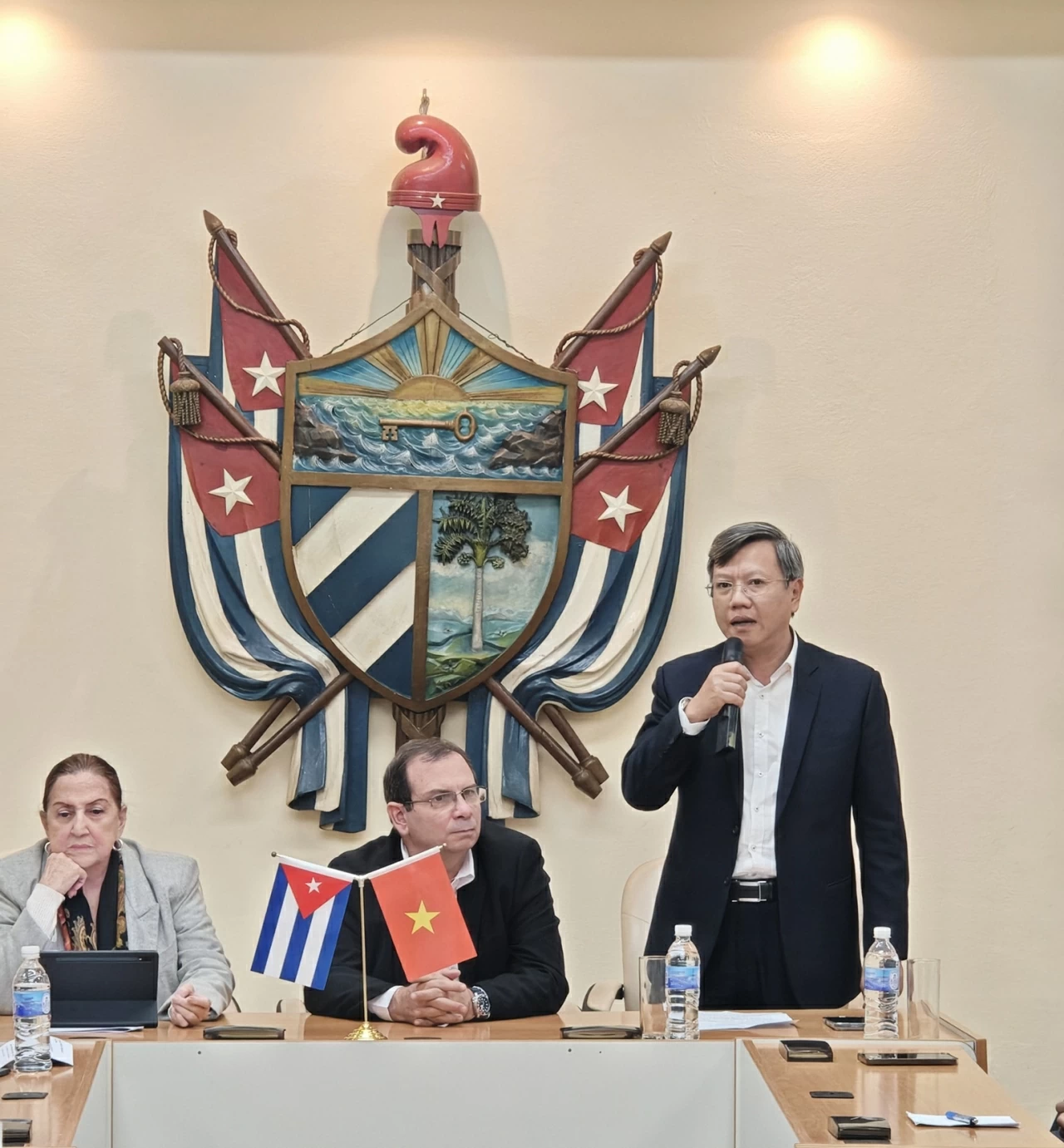 Hội thảo kỷ niệm 60 năm tuyên bố lịch sử của Fidel Castro Vì Việt Nam, Cuba sẵn sàng hiến dâng cả máu của mình Hội thảo kỷ niệm 60 năm tuyên bố lịch sử của Fidel Castro Vì Việt Nam, Cuba sẵn sàng hiến dâng cả máu của mình