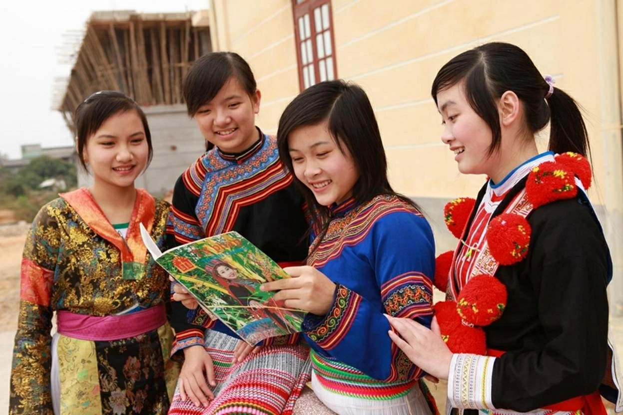Nâng cao năng lực lãnh đạo cán bộ nữ dân tộc thiểu số Nâng cao năng lực lãnh đạo cán bộ nữ dân tộc thiểu số