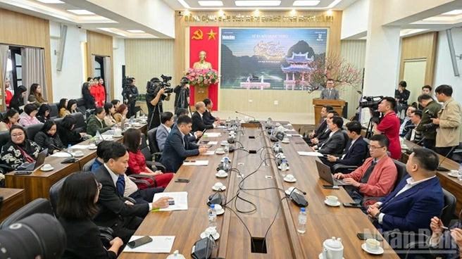 Báo Nhân Dân ra mắt MV Song From A Secret Garden – Secret Garden in Vietnam quảng bá du lịch Việt Nam Báo Nhân Dân ra mắt MV Song From A Secret Garden – Secret Garden in Vietnam quảng bá du lịch Việt Nam