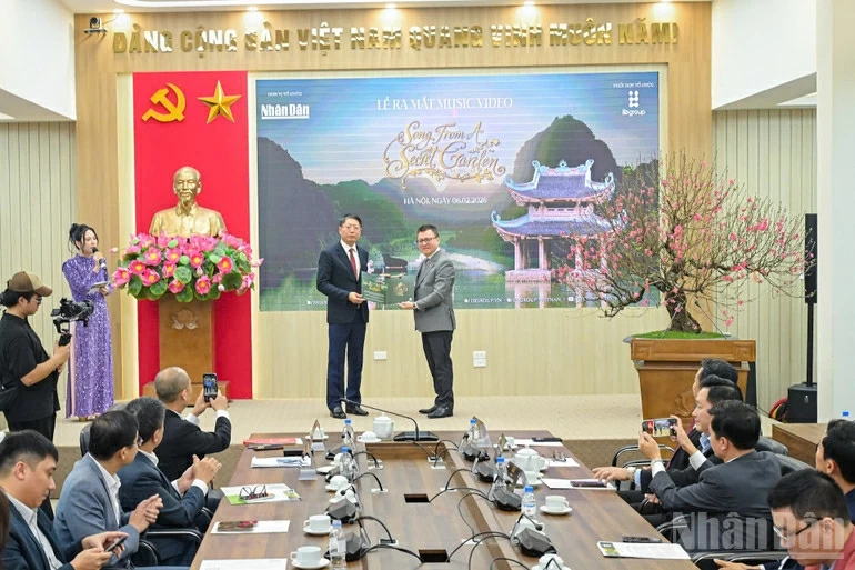 Báo Nhân Dân ra mắt MV Song From A Secret Garden – Secret Garden in Vietnam quảng bá du lịch Việt Nam