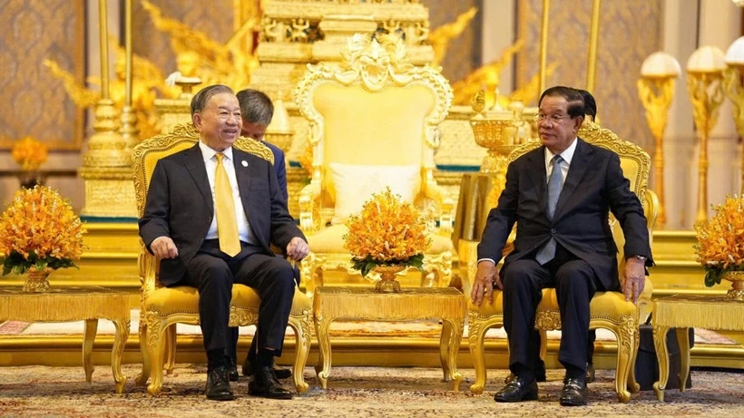 Tổng Bí thư Tô Lâm hội kiến Samdech Techo Hun Sen. (Nguồn: Báo Nhân Dân)
