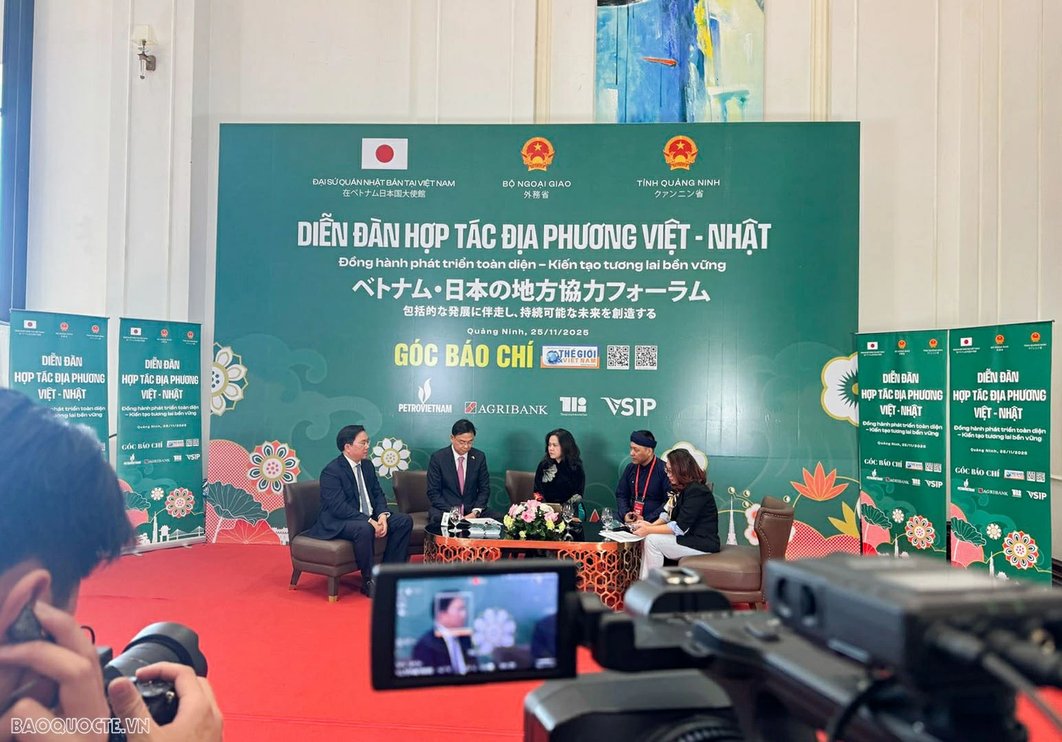37. Số Tết: Chúng tôi sống cùng khoảnh khắc đối ngoại 37. Số Tết: Chúng tôi sống cùng khoảnh khắc đối ngoại