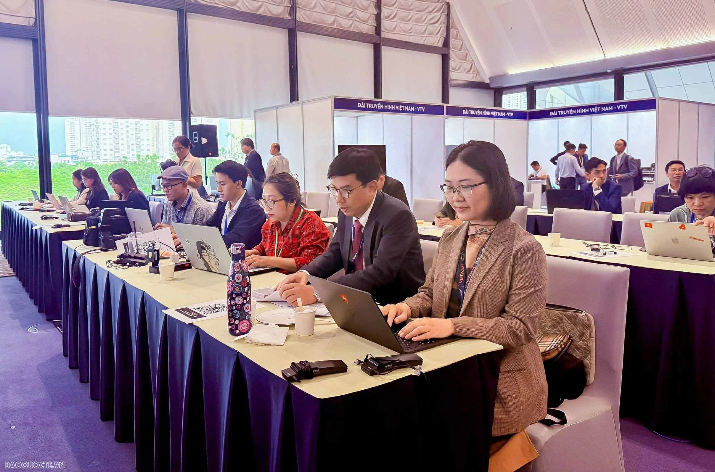 Công tác thông tin đối ngoại - Viết tiếp câu chuyện Việt Nam Công tác thông tin đối ngoại - Viết tiếp câu chuyện Việt Nam