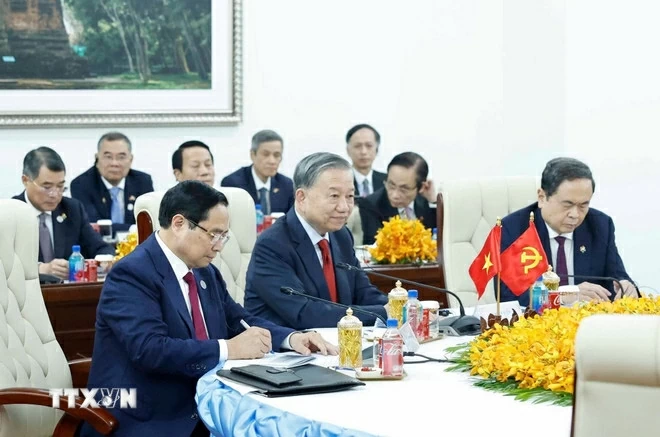 Cuộc gặp giữa Bộ Chính trị Đảng Cộng sản Việt Nam và Ban Thường vụ Đảng Nhân dân Campuchia