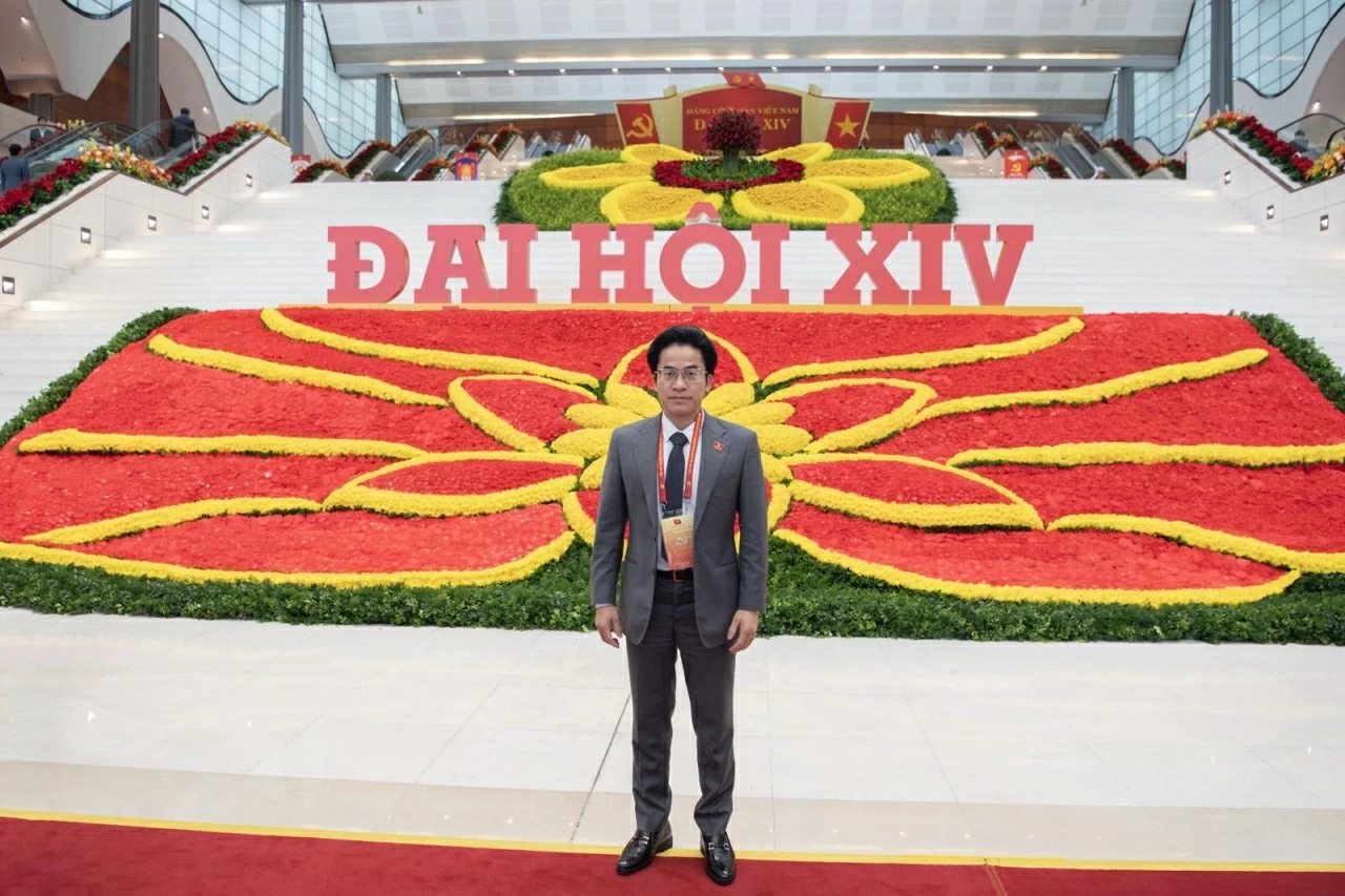 23. (2 trang - Các Đại sứ Việt Nam) Số Tết: Vươn xa như vó ngựa Thánh Gióng