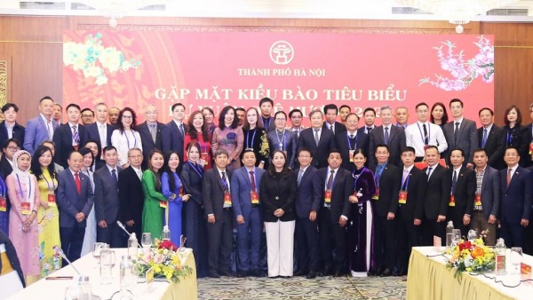Lãnh đạo TP. Hà Nội gặp mặt Đoàn kiều bào tiêu biểu dự Chương trình Xuân Quê hương 2026
