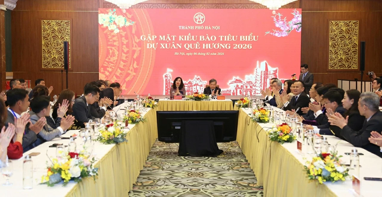 Toàn cảnh buổi gặp mặt giữa Lãnh đạo Thành phố Hà Nội với Đoàn kiều bào tiêu biểu dự Xuân Quê hương 2026. (Ảnh: Thành Long) Toàn cảnh buổi gặp mặt giữa Lãnh đạo Thành phố Hà Nội với Đoàn kiều bào tiêu biểu dự Xuân Quê hương 2026. (Ảnh: Thành Long)