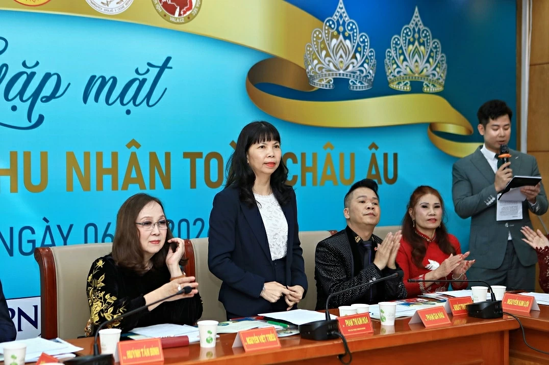 Gặp mặt đầu Xuân, lan tỏa tình yêu áo dài Việt tại châu Âu Gặp mặt đầu Xuân, lan tỏa tình yêu áo dài Việt tại châu Âu