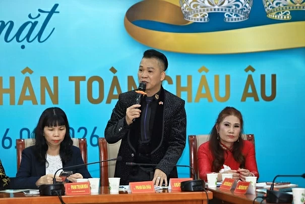 Gặp mặt đầu Xuân, lan tỏa tình yêu áo dài Việt tại châu Âu Gặp mặt đầu Xuân, lan tỏa tình yêu áo dài Việt tại châu Âu