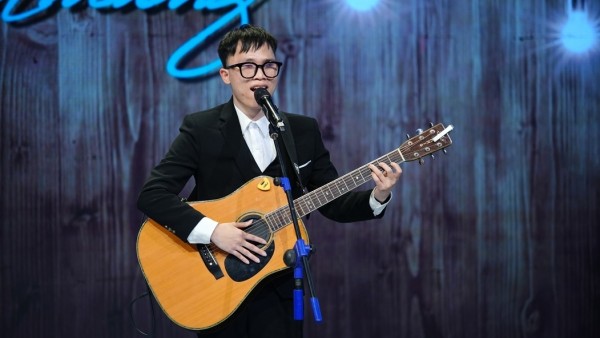 Hành trình 'bước đi trong hy vọng' của chàng trai khiếm thị bẩm sinh