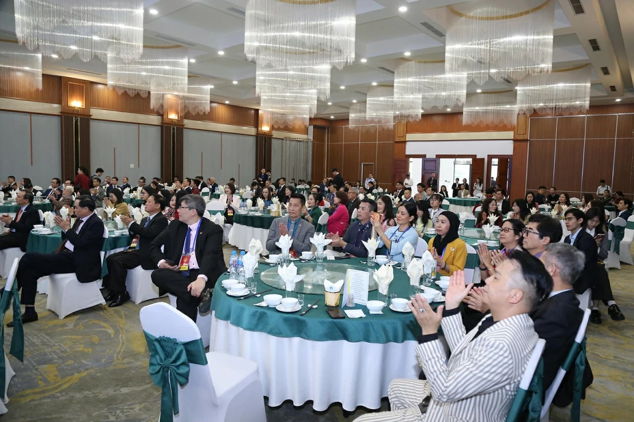 Đoàn Kiều bào góp sức lan tỏa giá trị di sản và tiềm năng phát triển Ninh Bình. (Ảnh: Thành Long)