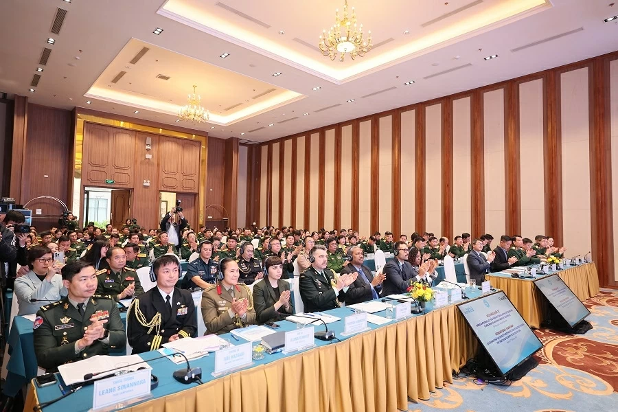 Nâng cao năng lực, bảo đảm an toàn cho phụ nữ quân đội vì hòa bình và an ninh trong kỷ nguyên số Nâng cao năng lực, bảo đảm an toàn cho phụ nữ quân đội vì hòa bình và an ninh trong kỷ nguyên số