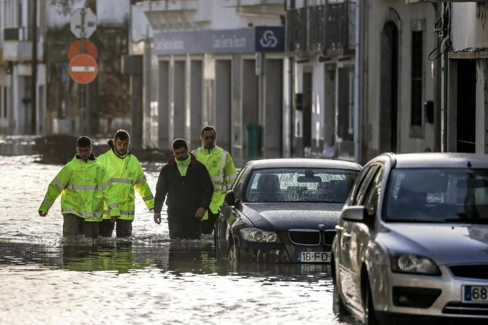 Bão Marta áp sát bán đảo Iberia, Tây Ban Nha và Bồ Đào Nha cảnh báo lũ lụt nghiêm trọng