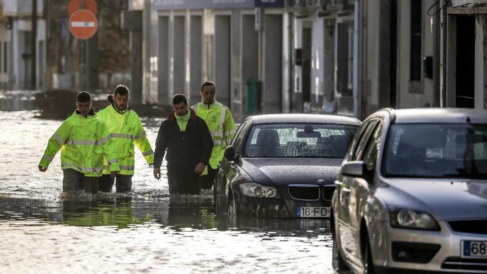 Bão Marta áp sát bán đảo Iberia, Tây Ban Nha và Bồ Đào Nha cảnh báo lũ lụt nghiêm trọng