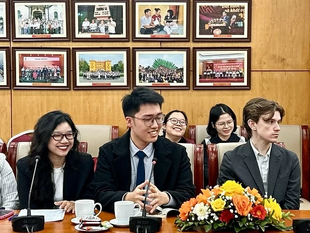 Vươn cao Việt Nam: Cuộc gặp gỡ đặc biệt của những thế hệ chinh phục bầu trời” Vươn cao Việt Nam: Cuộc gặp gỡ đặc biệt của những thế hệ chinh phục bầu trời”